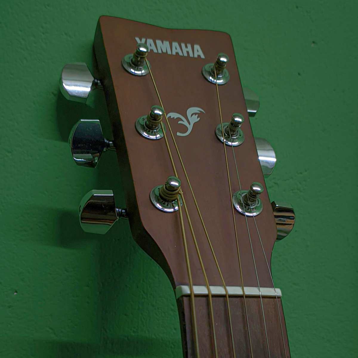 Headstock of Yamaha FS800 acoustic guitar showing logo and tuning pegs