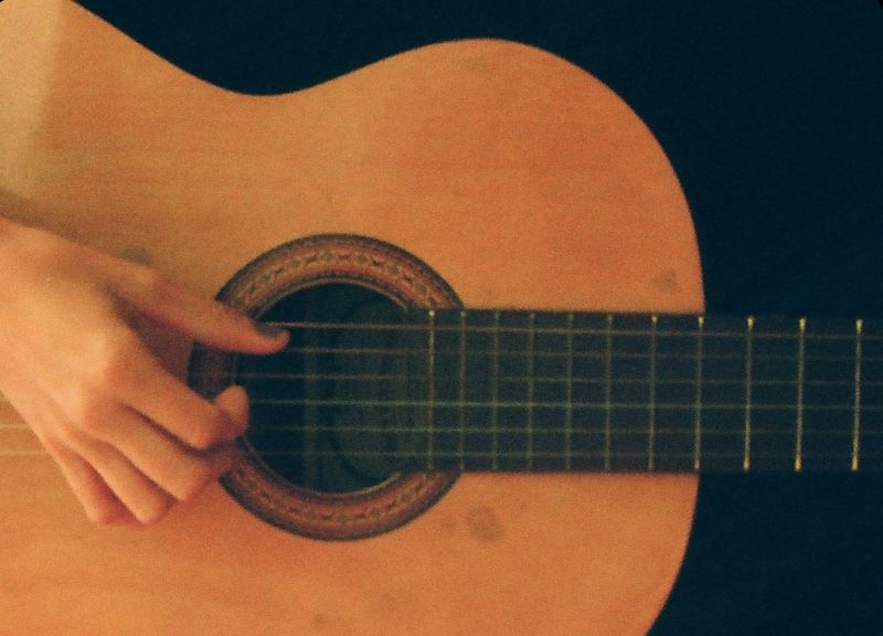 basic fingerstyle position