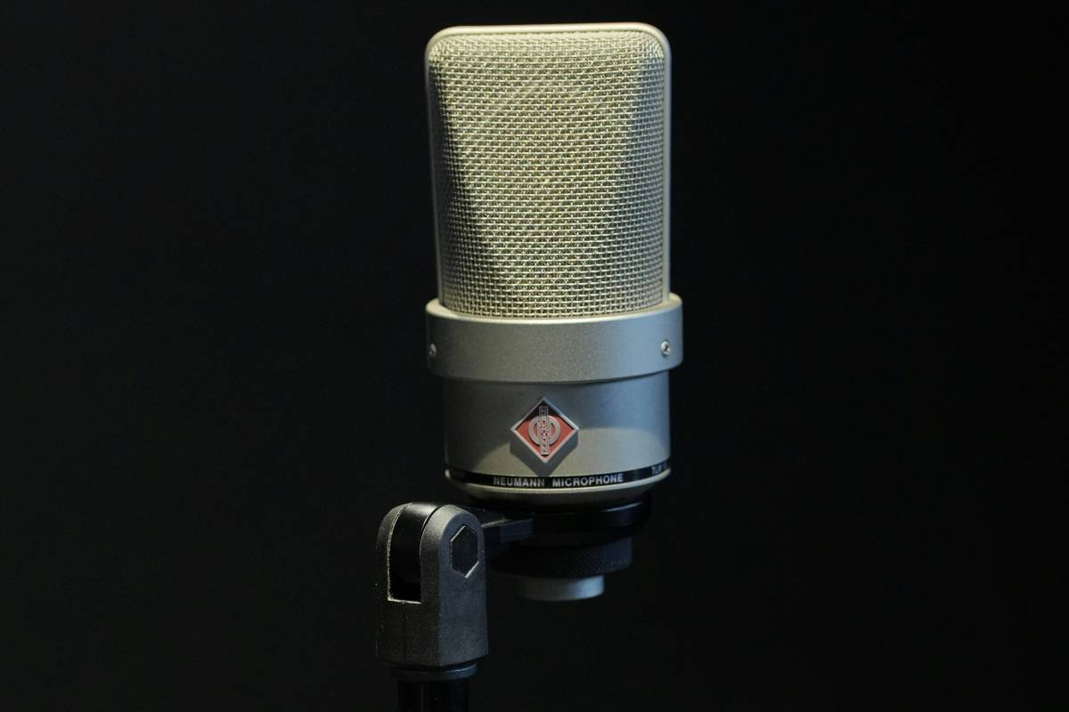 Neumann U87Ai condenser microphone with shockmount and windscreen