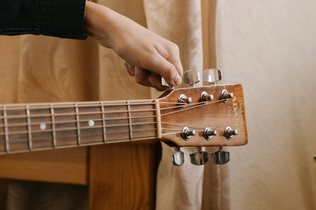 Tuning the sixth string of an acoustic guitar down to D